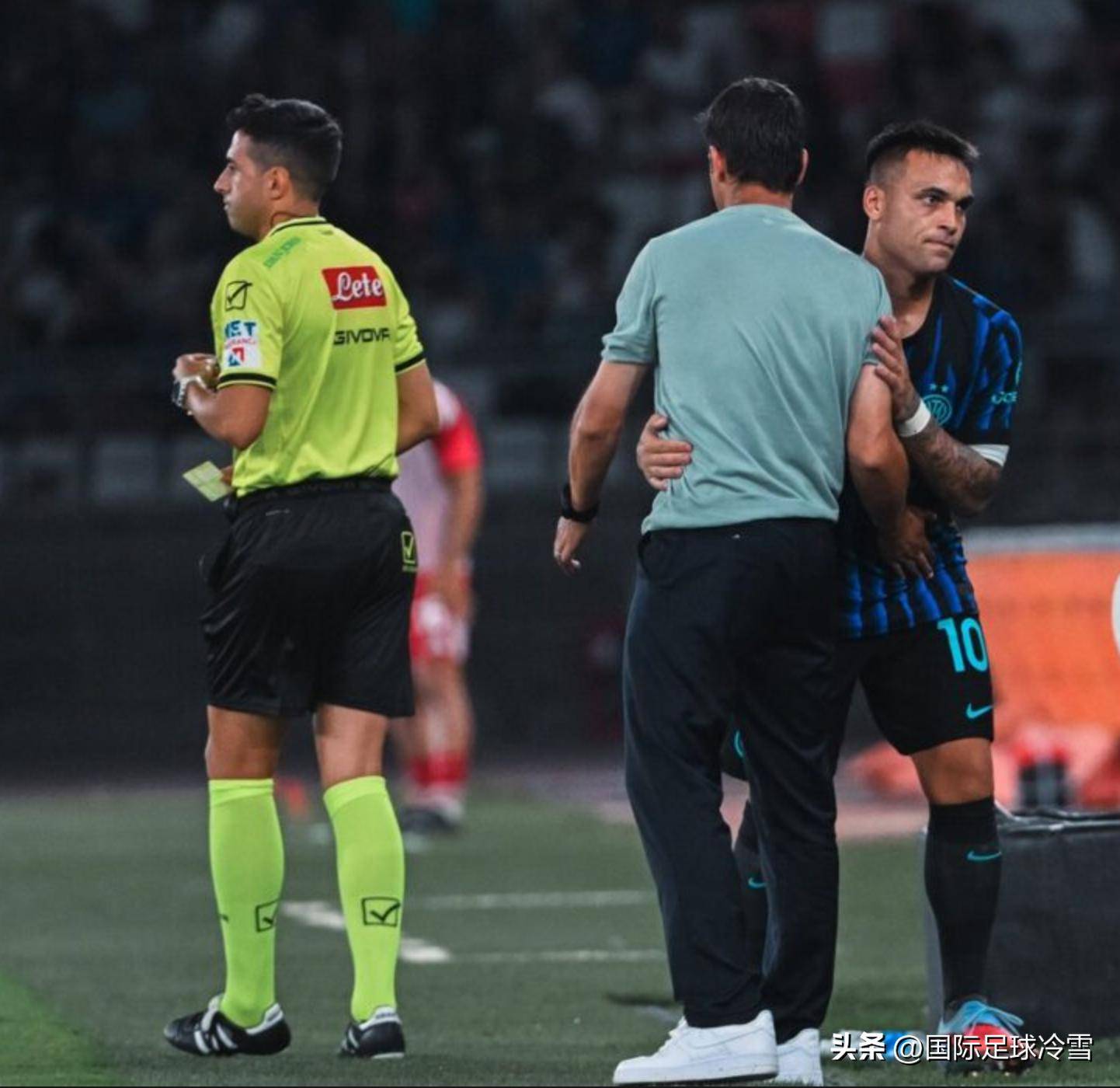 赛前体能课后；阿贾克斯主帅复盘备战意甲；媒体盛赞；赛程密集仍需轮换(阿贾克斯最新消息今天)