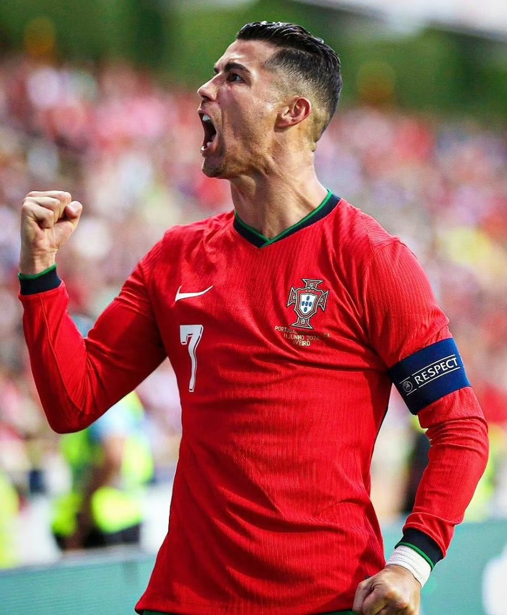 AC米兰训练开放日,冲刺阶段强势反弹引欢呼,葡超在即,年轻球员得到机会(ac米兰最新新闻) AC米兰训练开放日,冲刺阶段强势反弹引欢呼,葡超在即,年轻球员得到机会(ac米兰最新新闻)